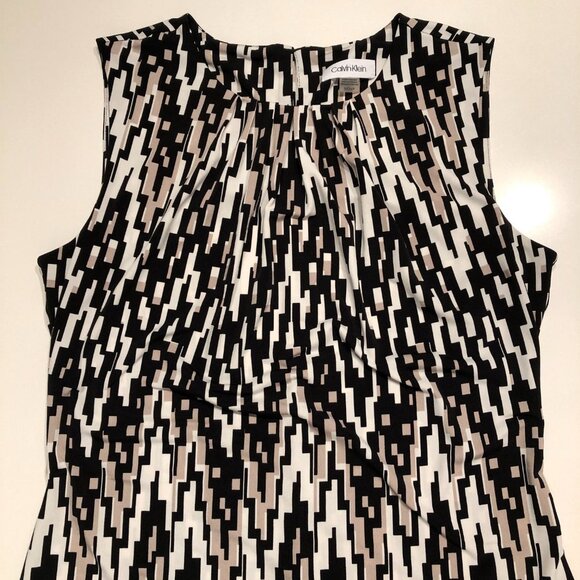 Calvin Klein Sleeveless Scoop Neck Top in Geometric Pattern Blk/Tan/White Sz S - Picture 8 of 13